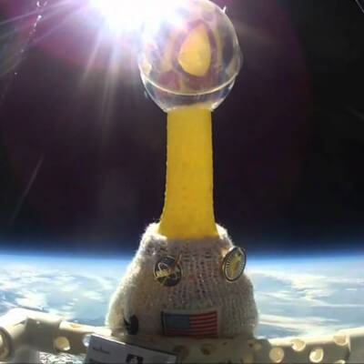 On a envoyé Mr Chicken dans l'espace (poisson d'avril) !